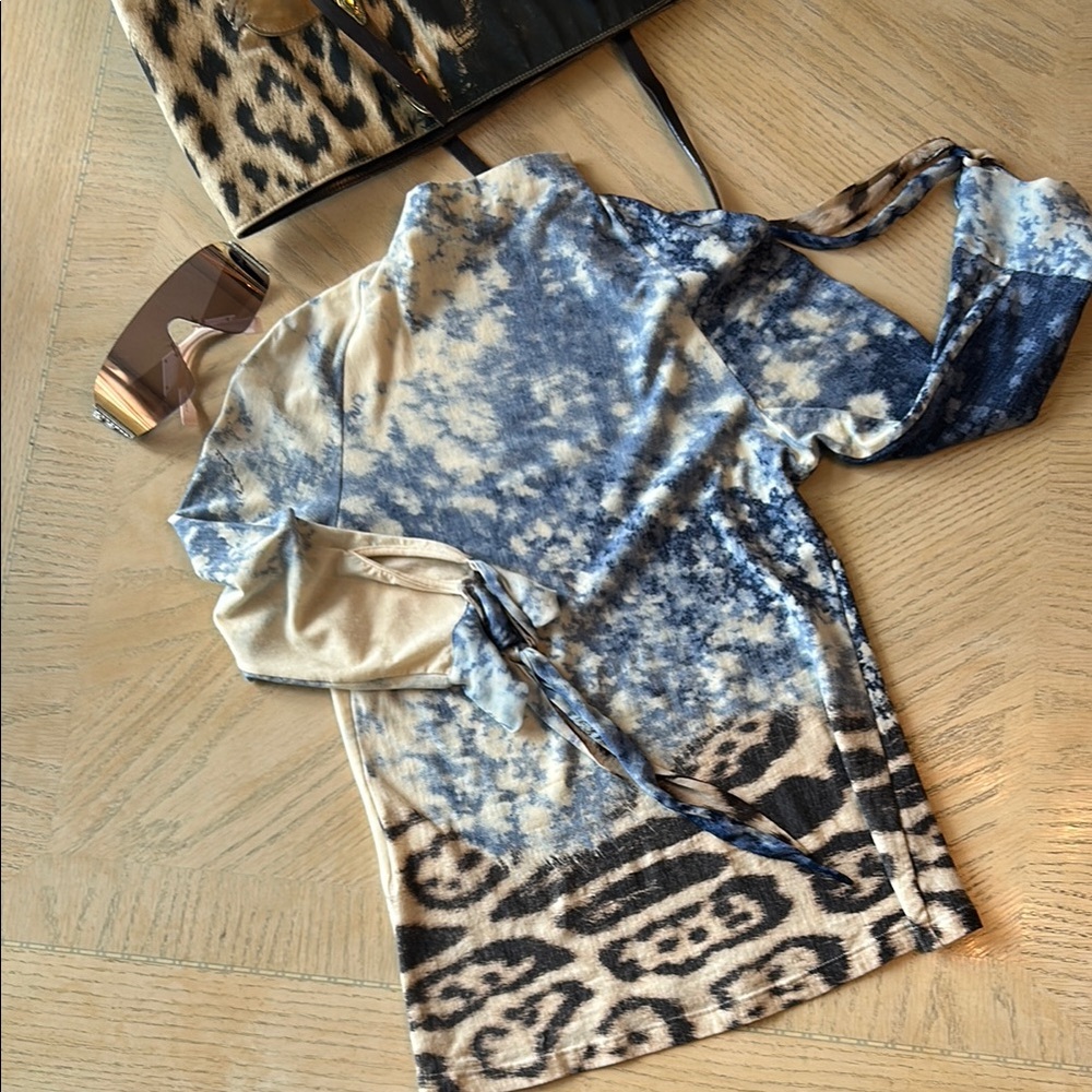Roberto Cavalli, vintage Stylish Blue and Cream Women's Top - Picture 2 of 15